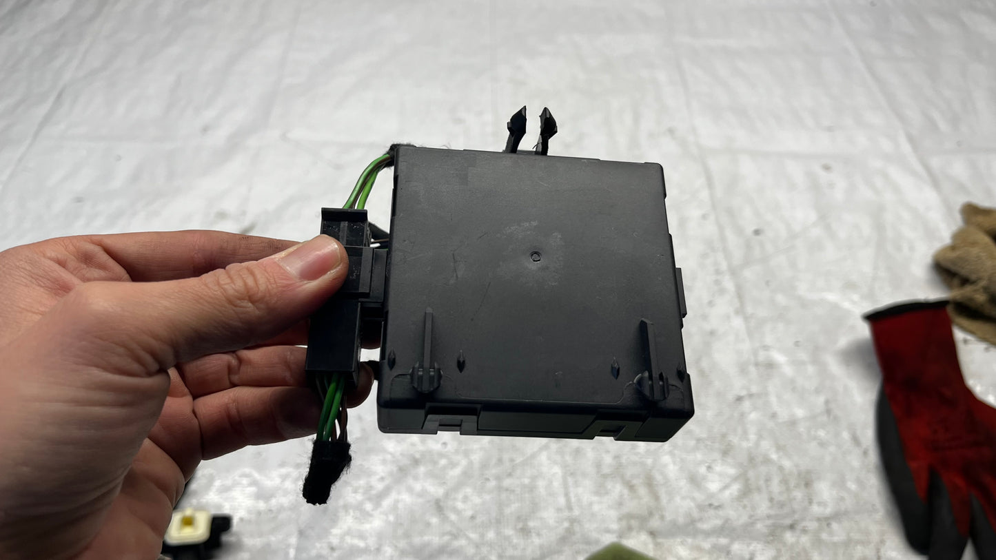 Mercedes W246 модул предна лява врата