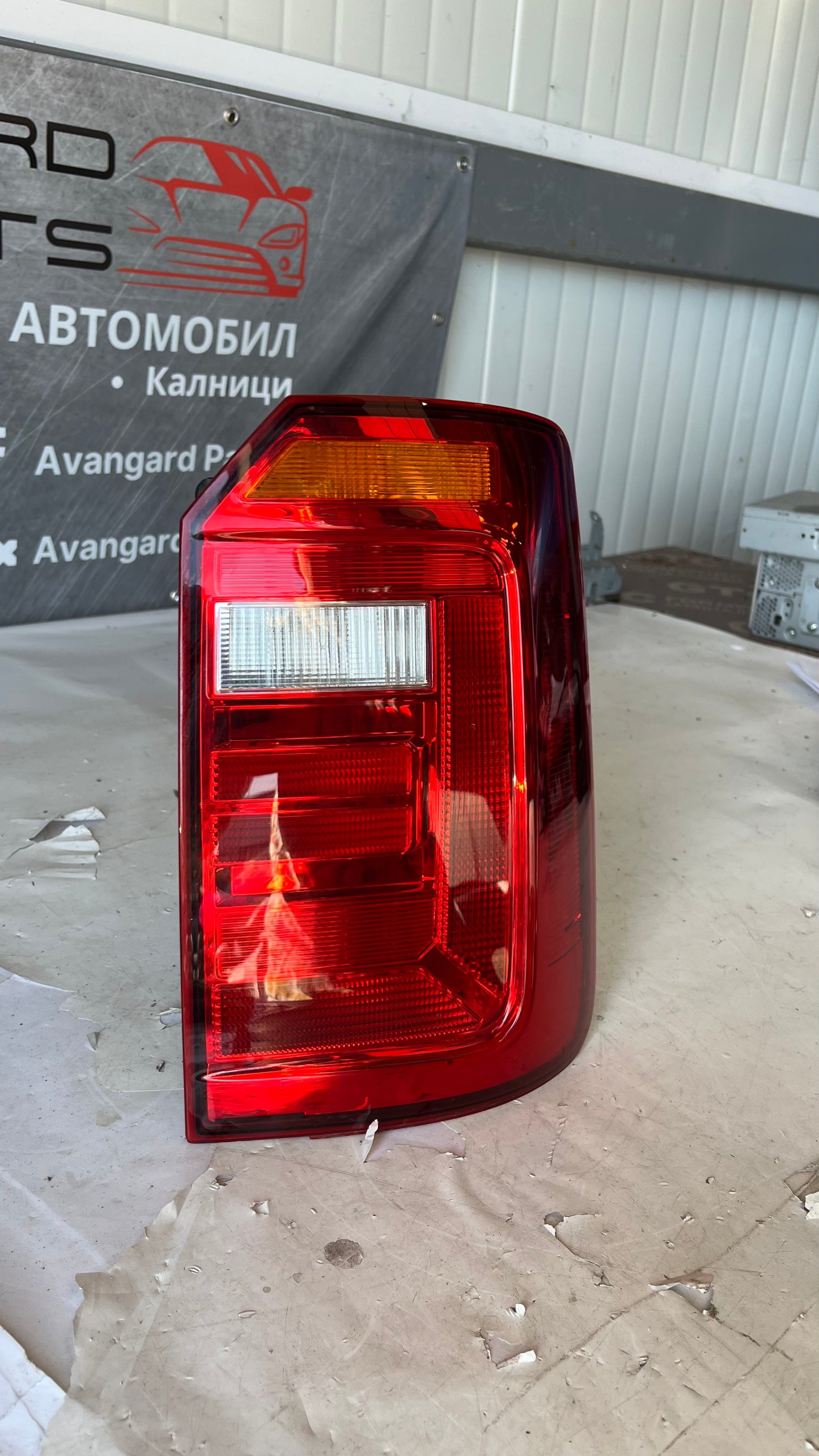 Десен стоп Volkswagen Caddy 3 Facelift 2015-