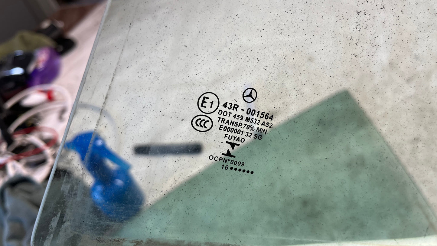 Mercedes GLA X156 13- стъкло задно ляво