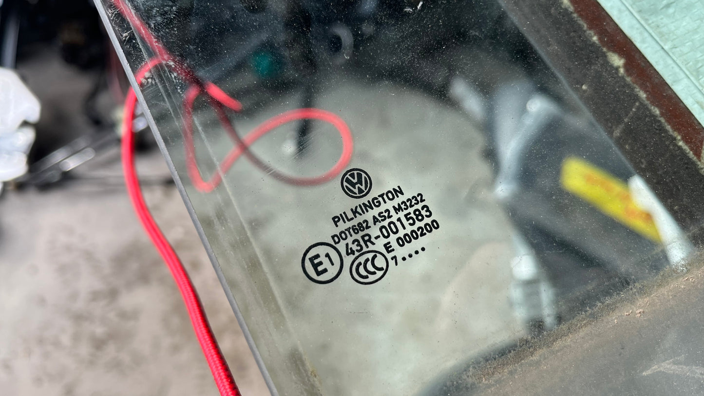 Volkswagen Touran 1 стъкло задно дясно