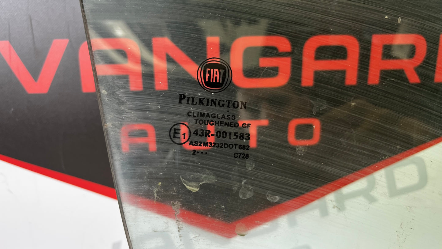 Fiat Punto предно дясно стъкло