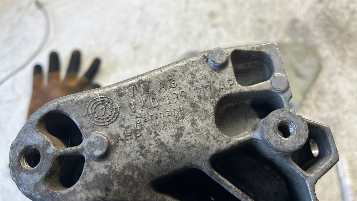 Audi A3 8P лапа за двигател