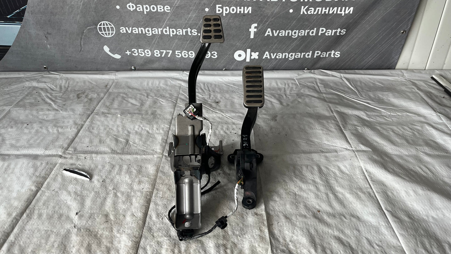 Педали газ и спирачка Hyundai i30 2021