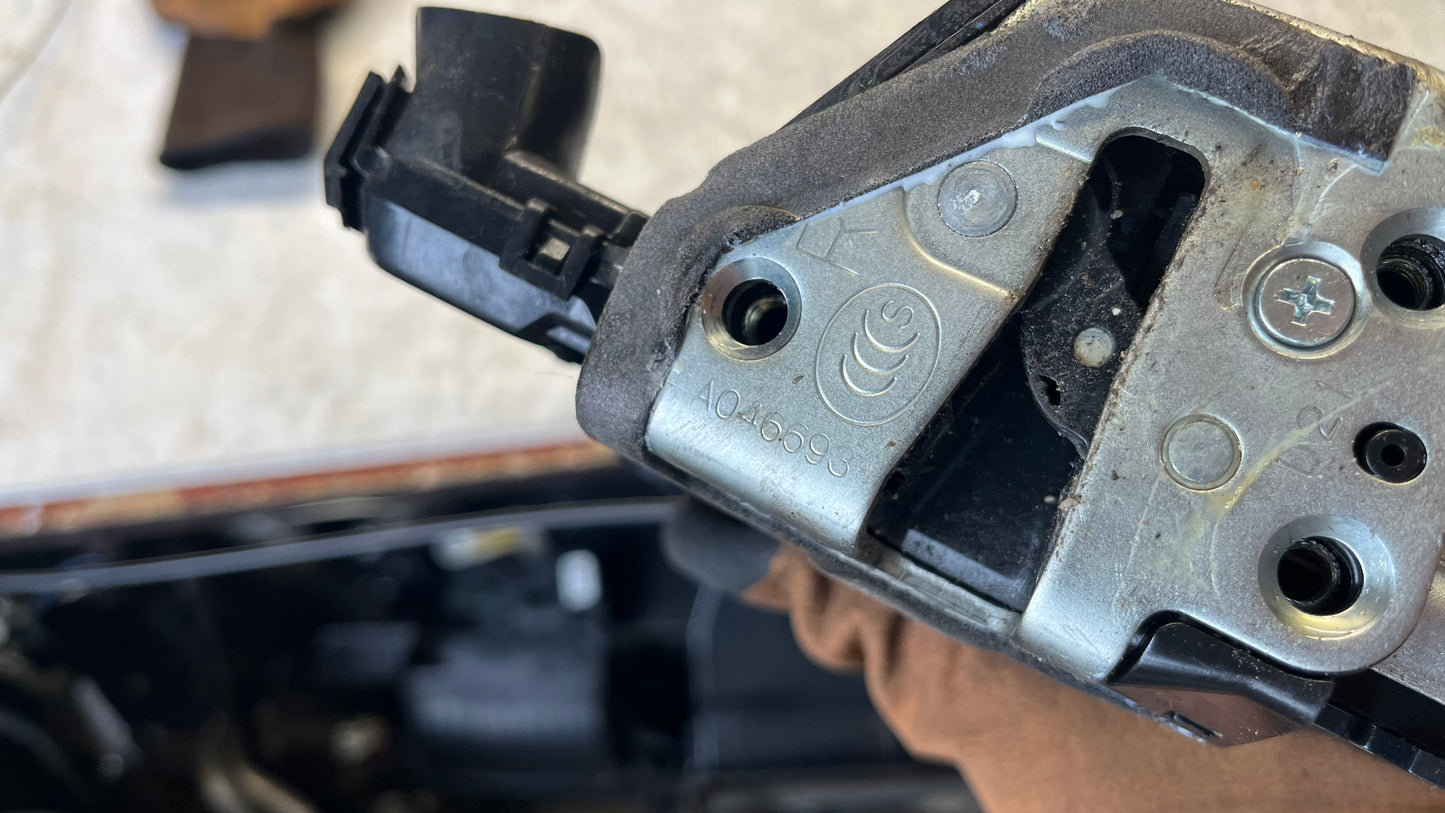 Toyota Auris брава предна дясна