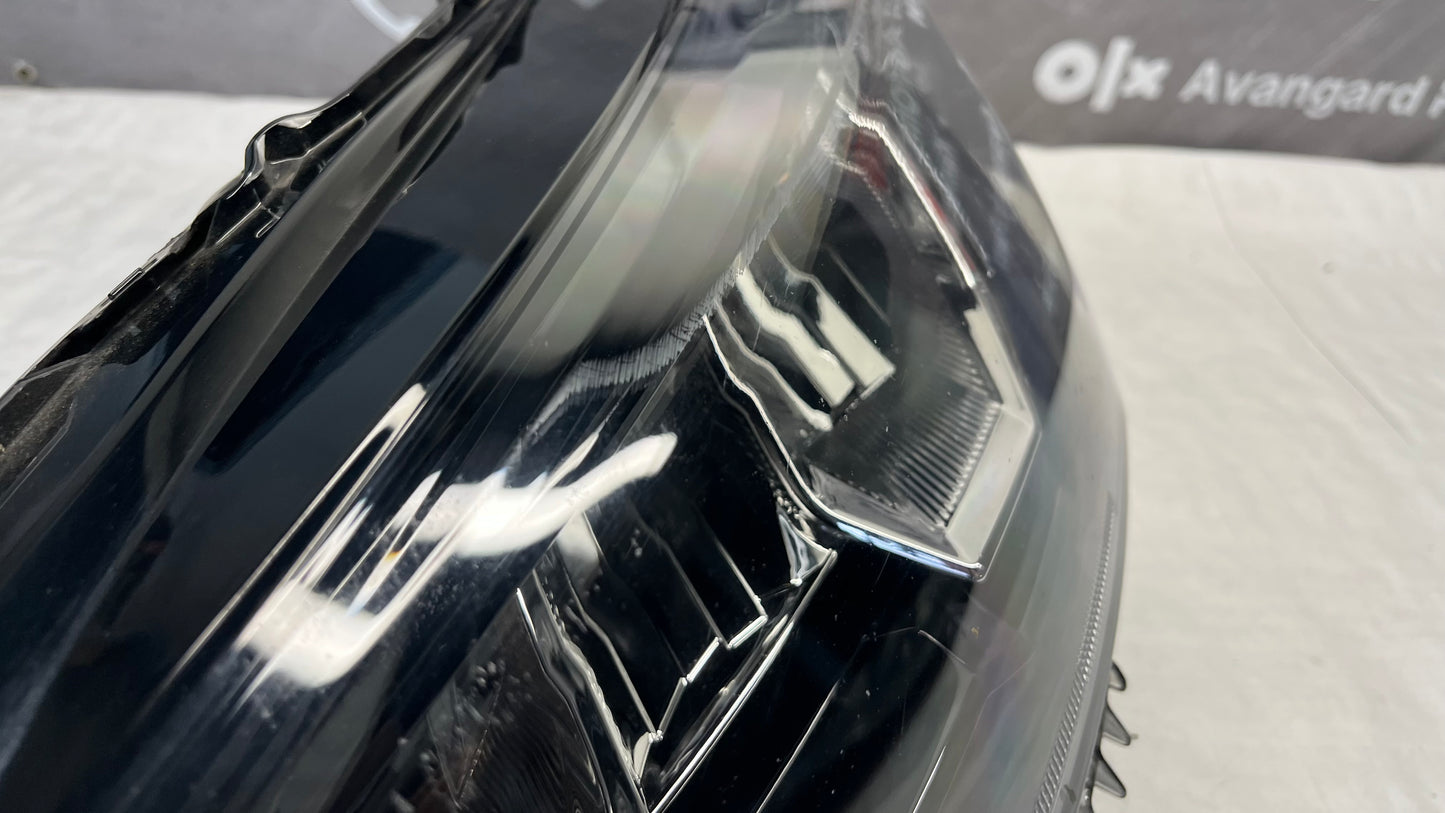 Peugeot 208 2 2019- ляв фар