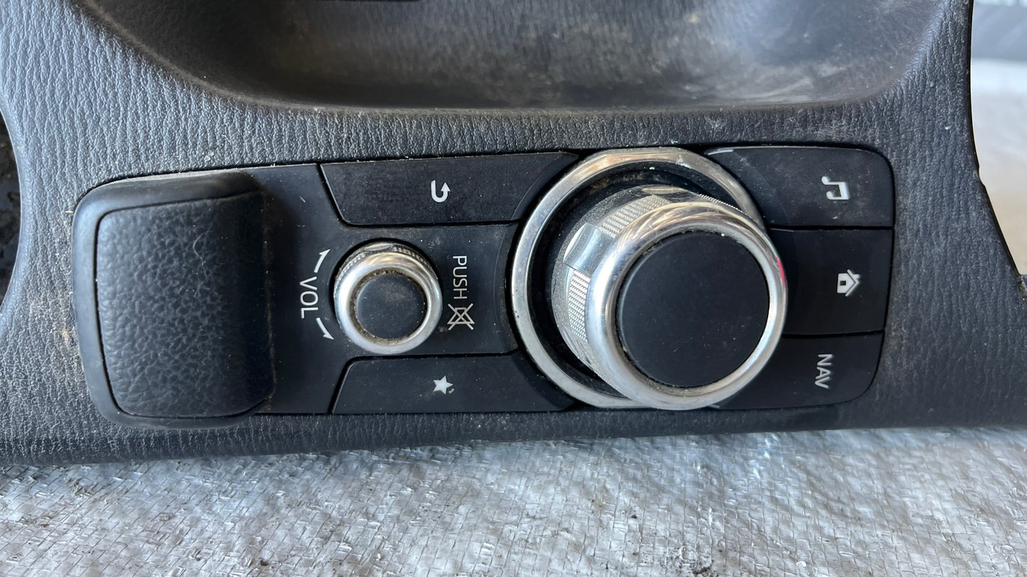 Средна конзола Mazda 2 2019-