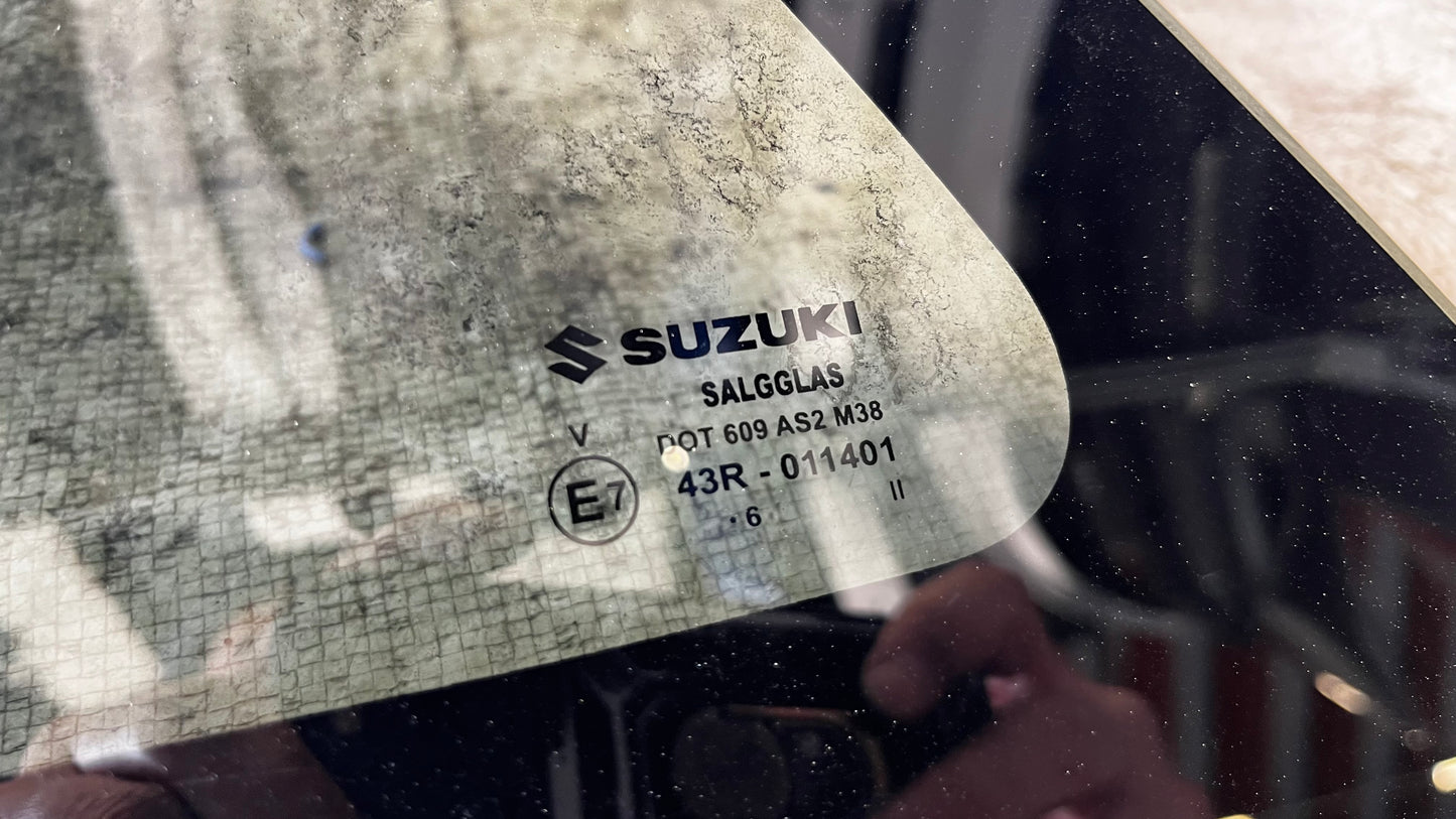 Suzuki Vitara 3 задно ляво стъкло
