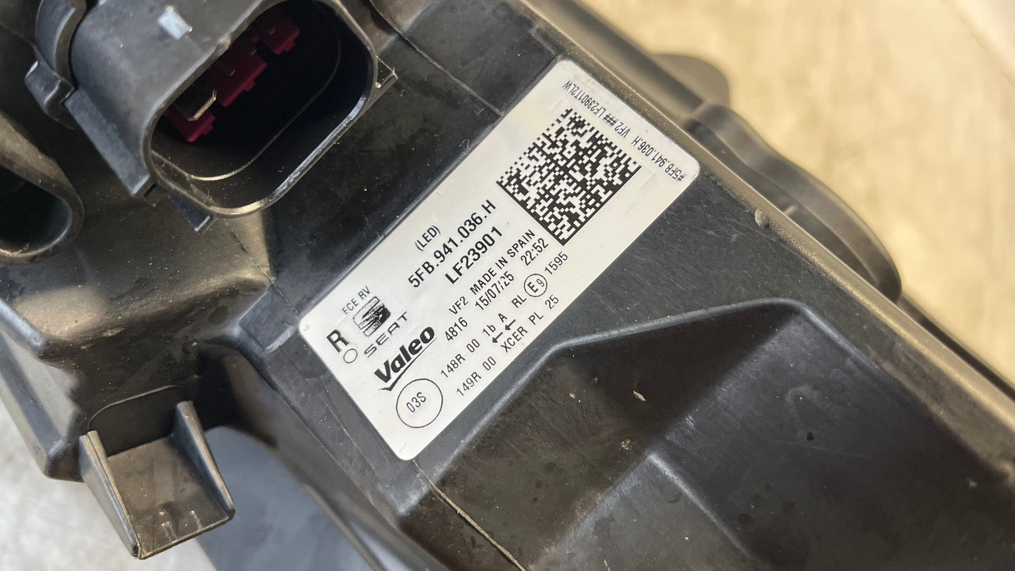 Seat Leon Cupra десен фар