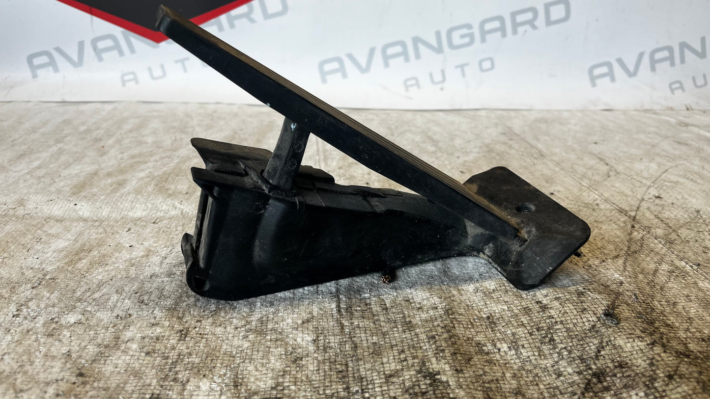 BMW F30/F31/F32 педал за газ