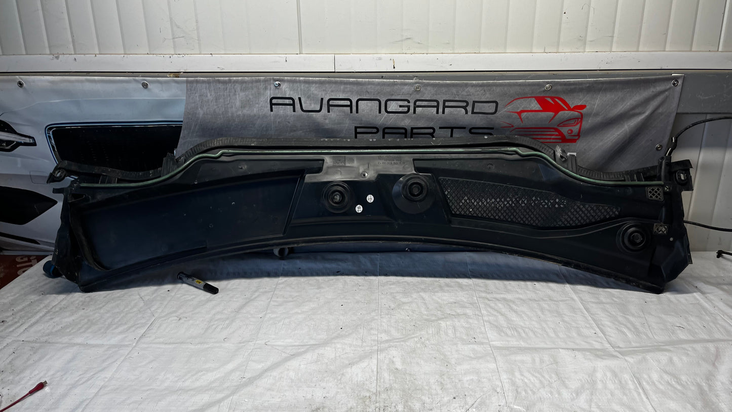 Mercedes A W176 лайстна под чистачки