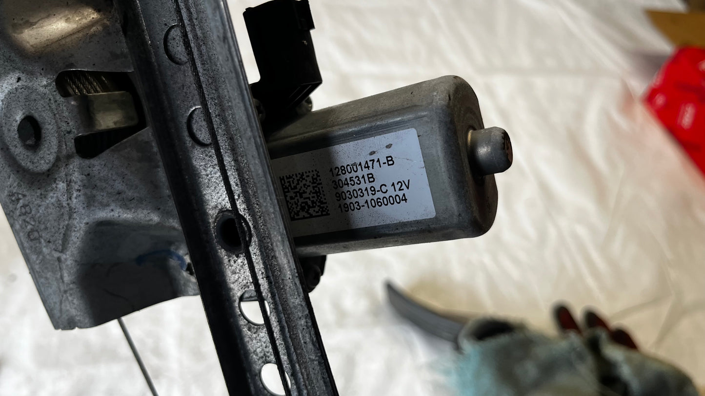 Dacia Dokker механизъм преден десен стъклоповдигач