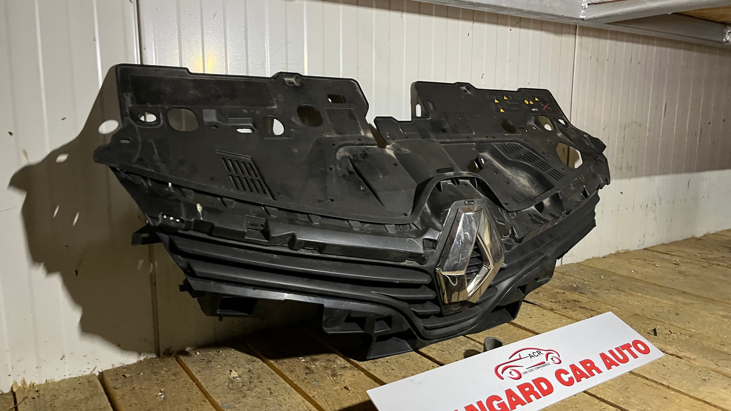 Решетка Renault Clio 4
