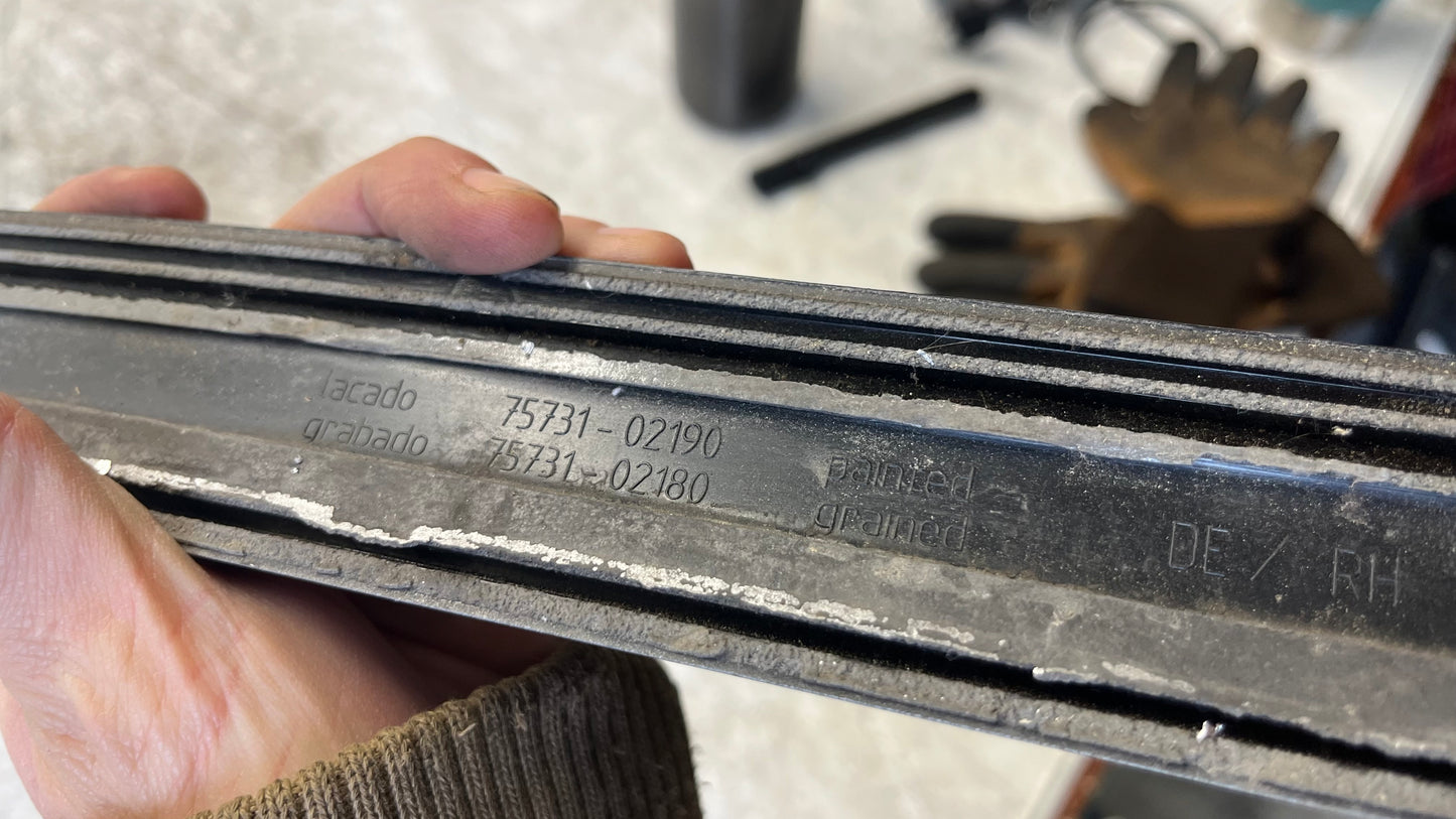 Toyota Corolla E12 01- декоративна лайстна предна дясна врата