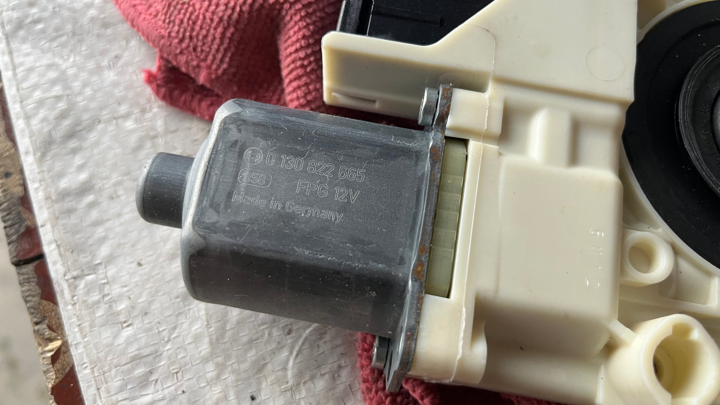 Jeep Renegade 18- моторче стъклоповдигач на предна лява врата