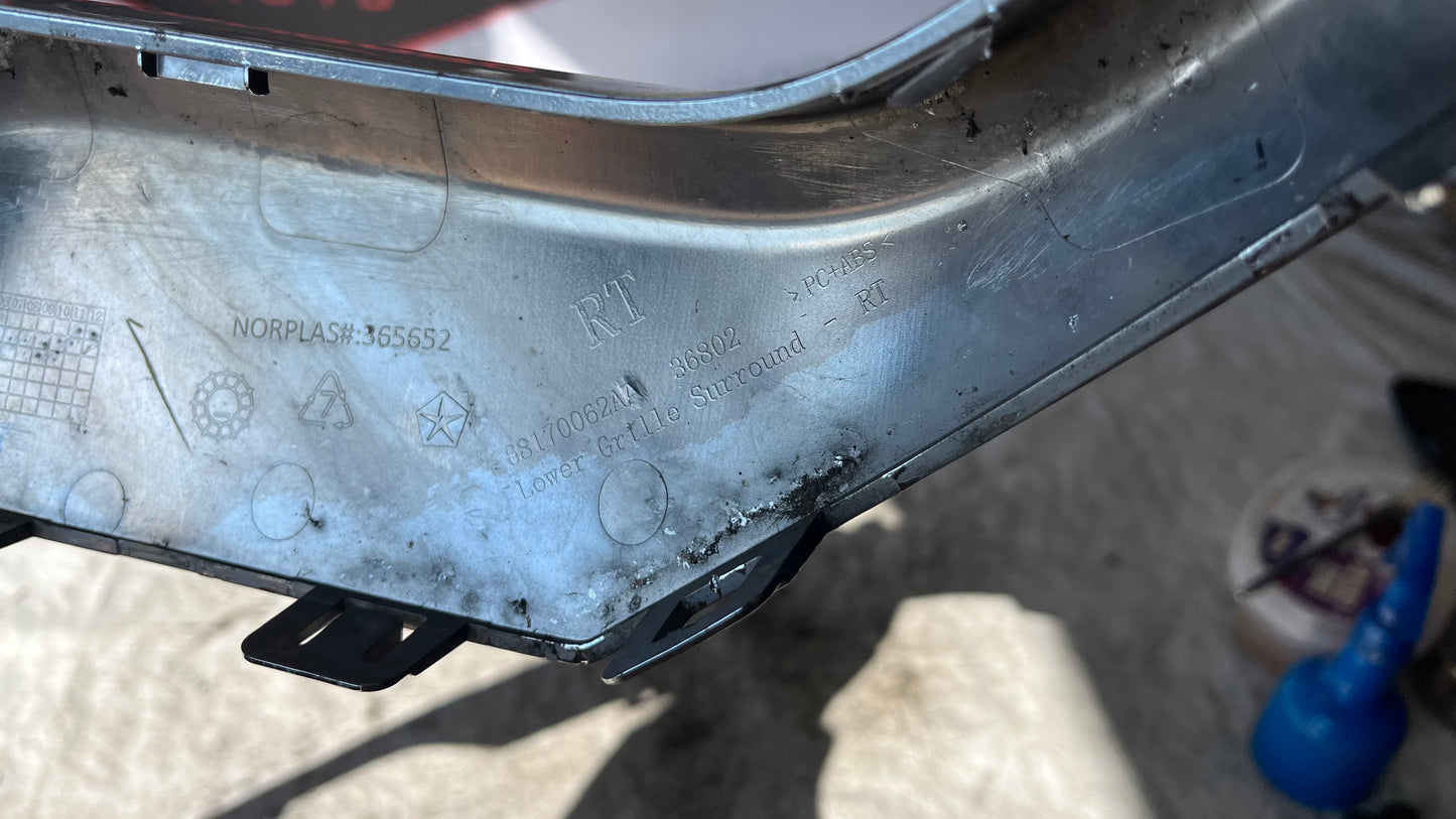 Jeep Grand Cherokee 14- лайстна дясна за предна броня