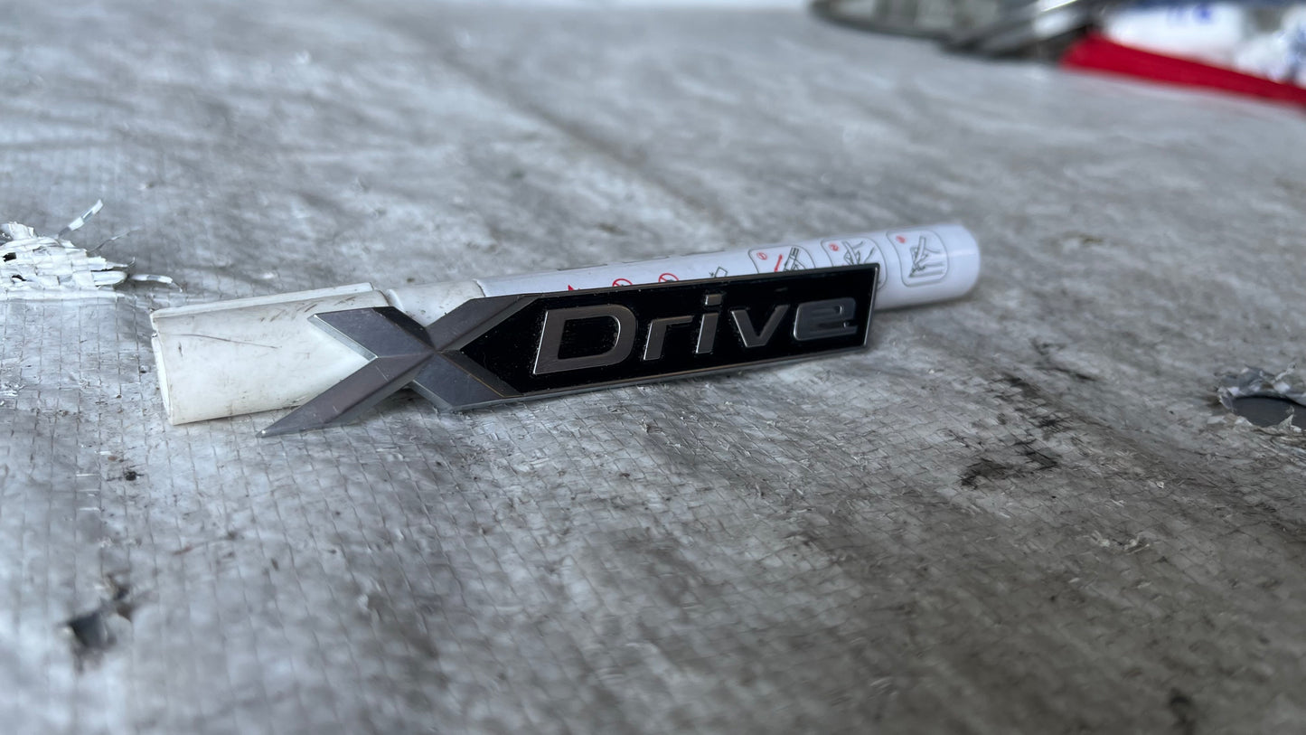 BMW X-Drive емблема