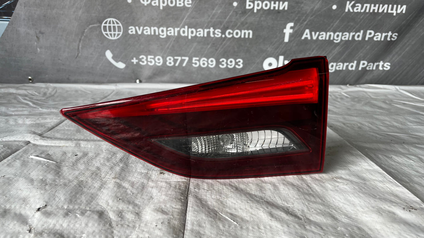 Десен стоп Toyota Avensis 2016-