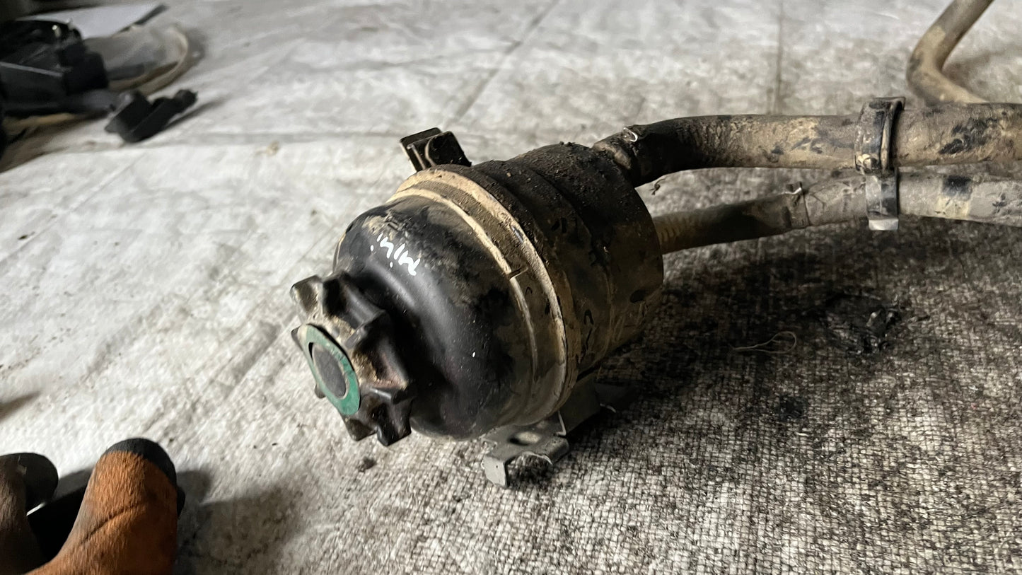 BMW 1 E87 резервоар за серво