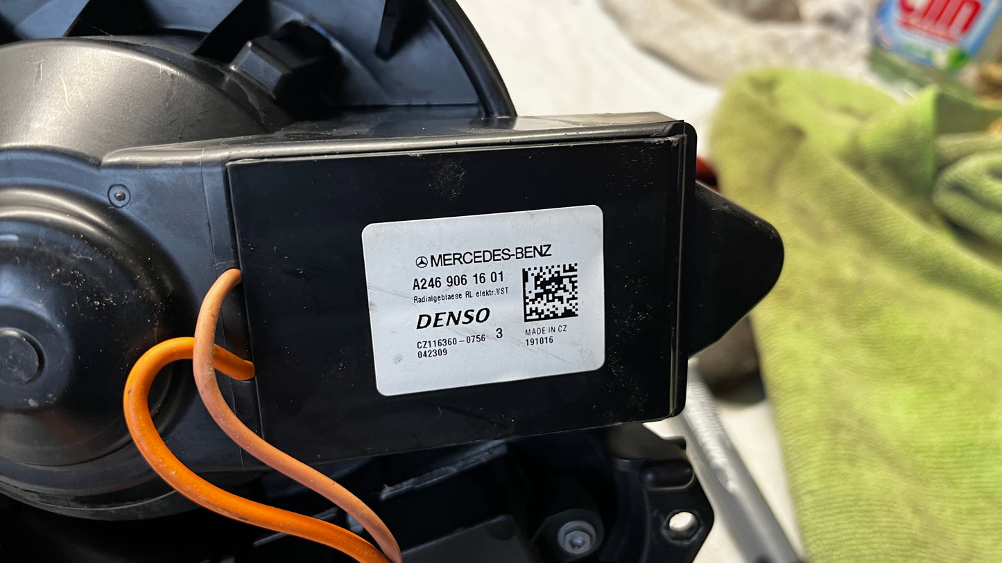 Mercedes GLA 250 вентилатор парно