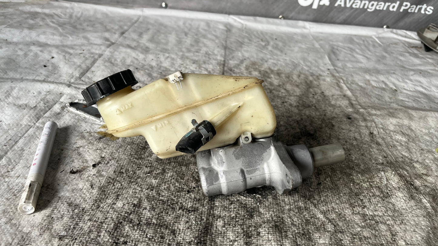 Toyota Yaris 1.3 спирачна помпа