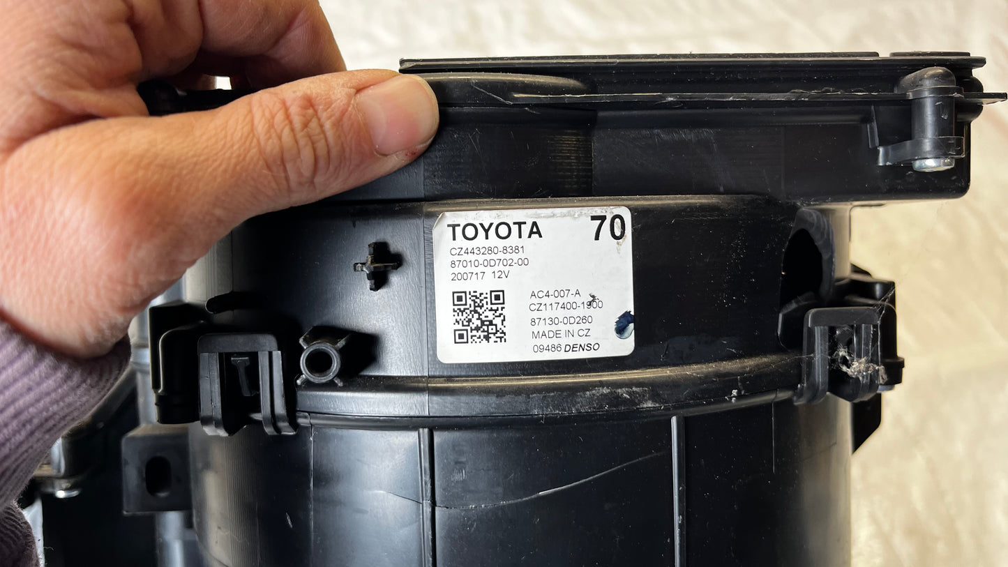 Toyota Yaris 1 панел с вентилатор за парно