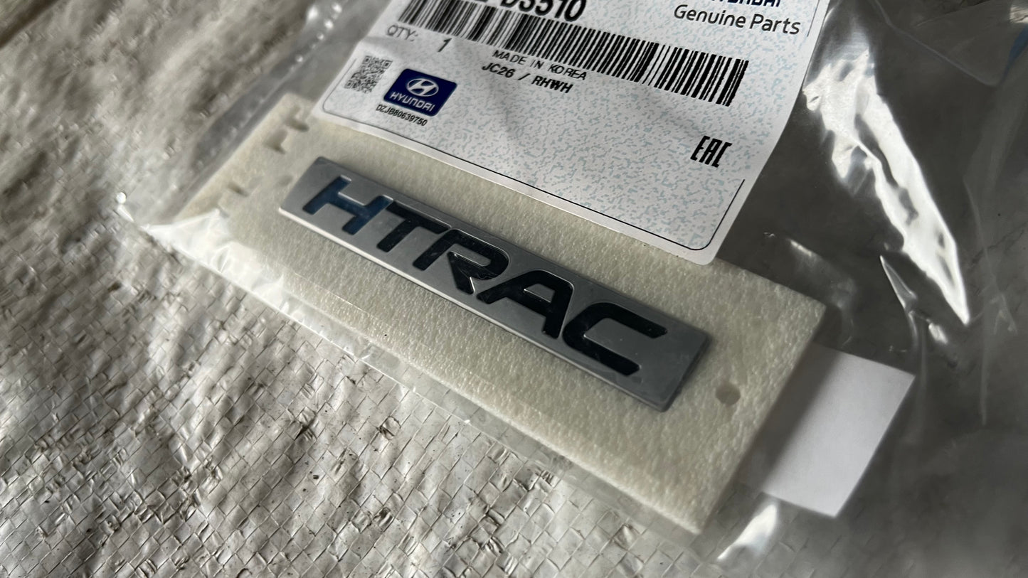 2 броя метални табелки за Hyundai “HTRAC”