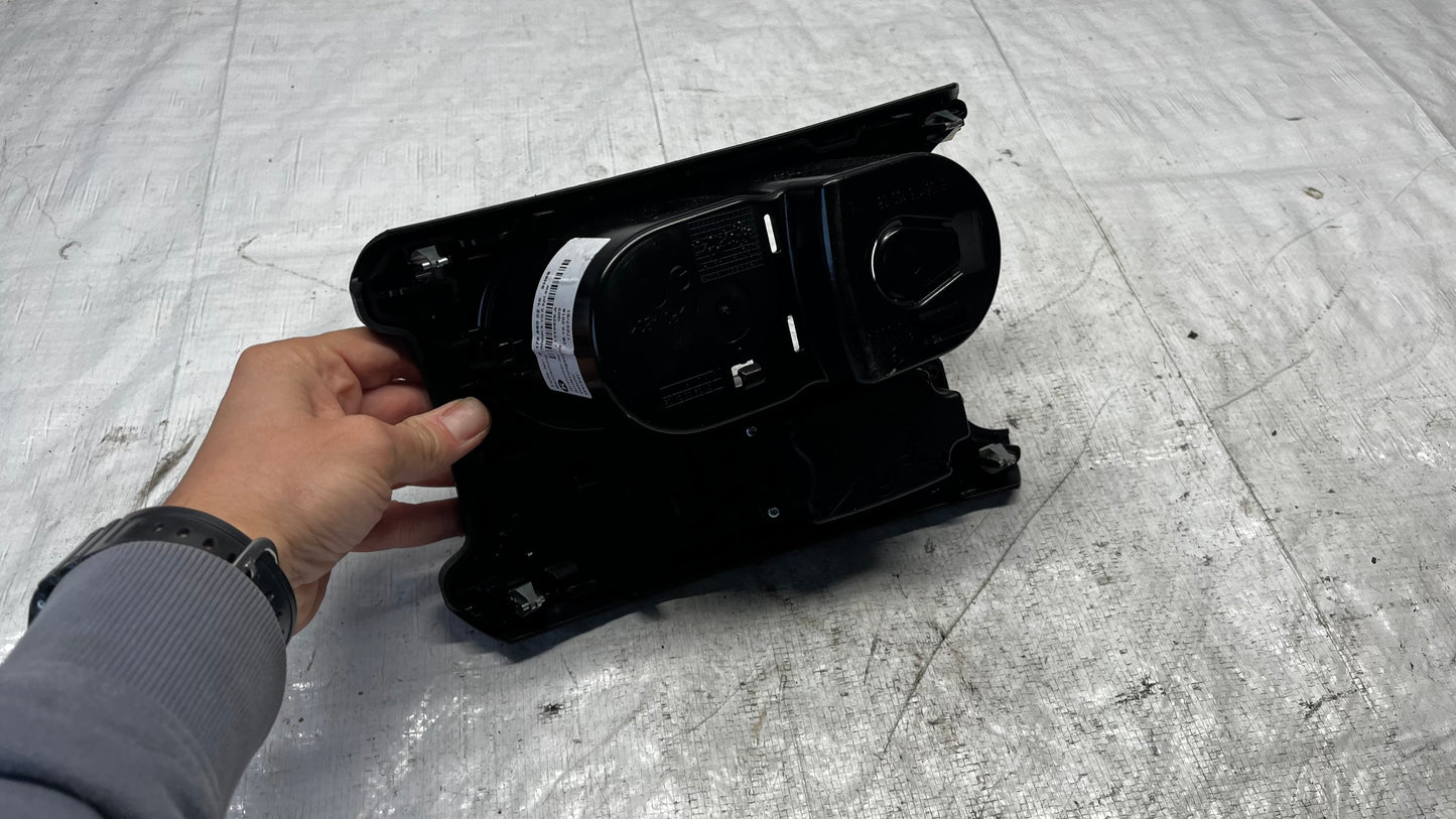 Mercedes CLA 250 къпхолдър с бутон