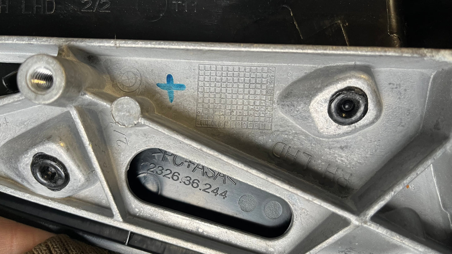 Дясно огледало без заден капак и стъкло BMW 2 F46 2014-2021