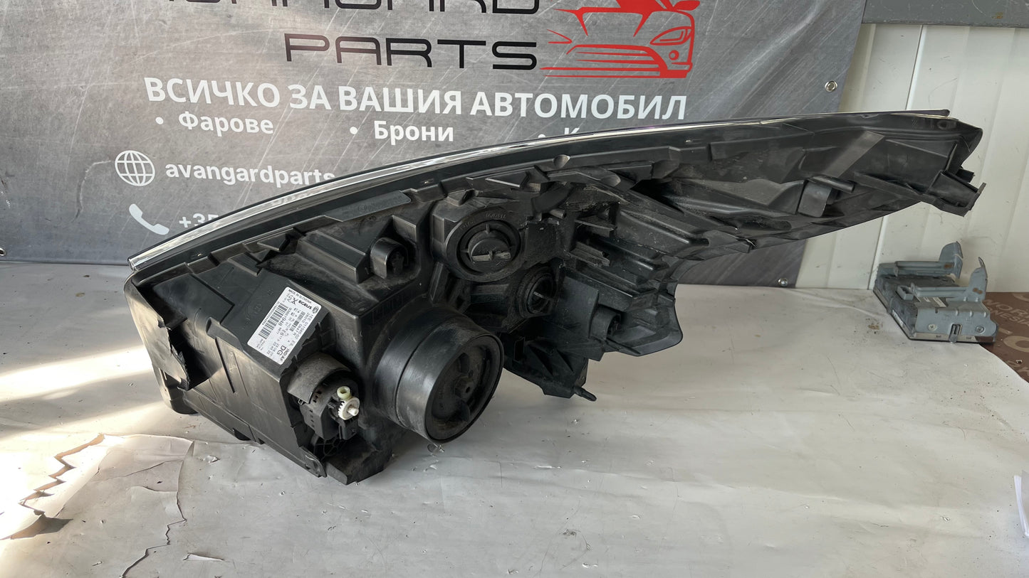 Десен фар Opel Vivaro 2014-2018