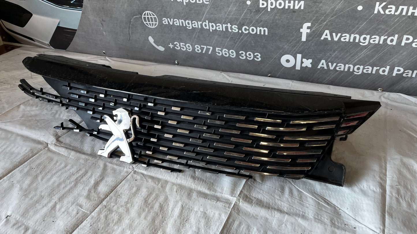 Решетка и основа с емблема със забележки Peugeot 2008 2 (2019-2023)