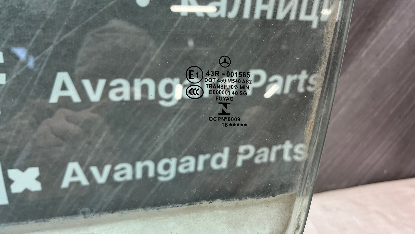 Mercedes GLA X156 13- стъкло предно ляво