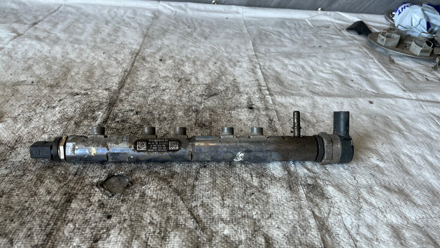 BMW F20/F30 горивна рейка