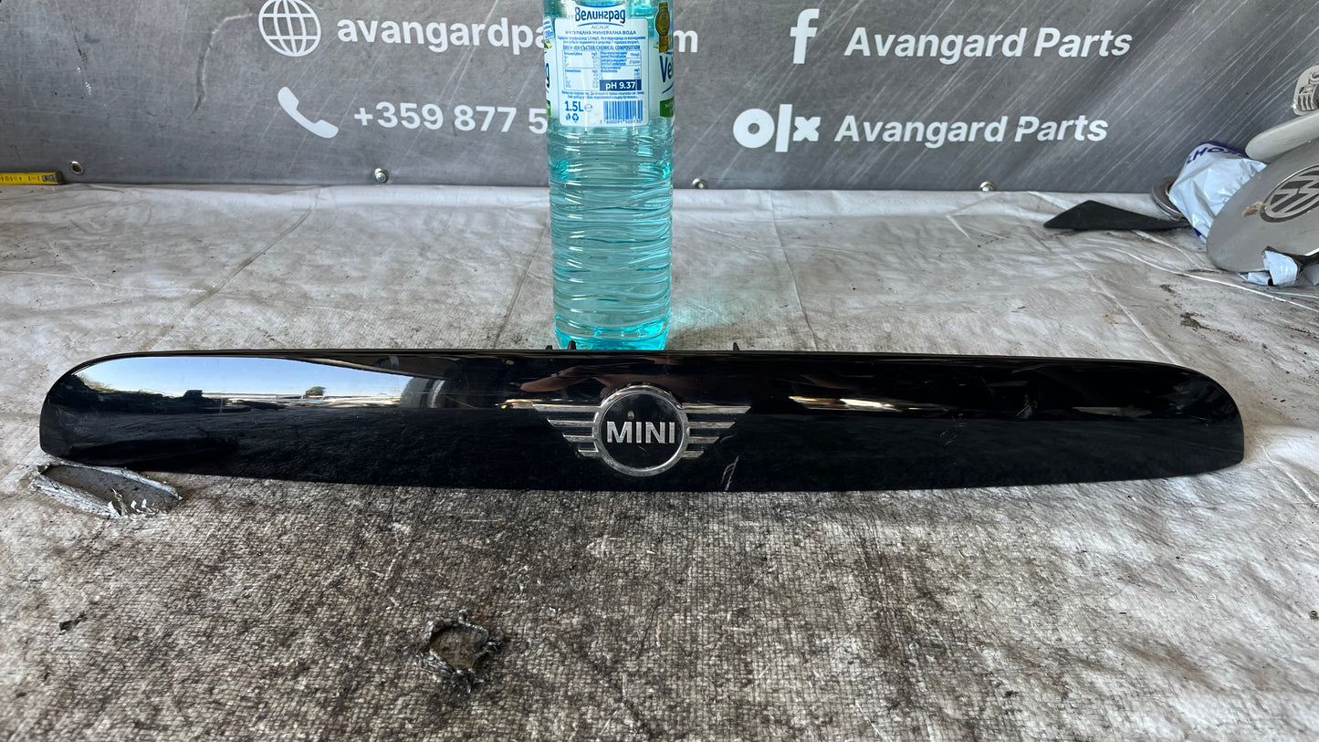 Mini F56 лайстна задна регистрация
