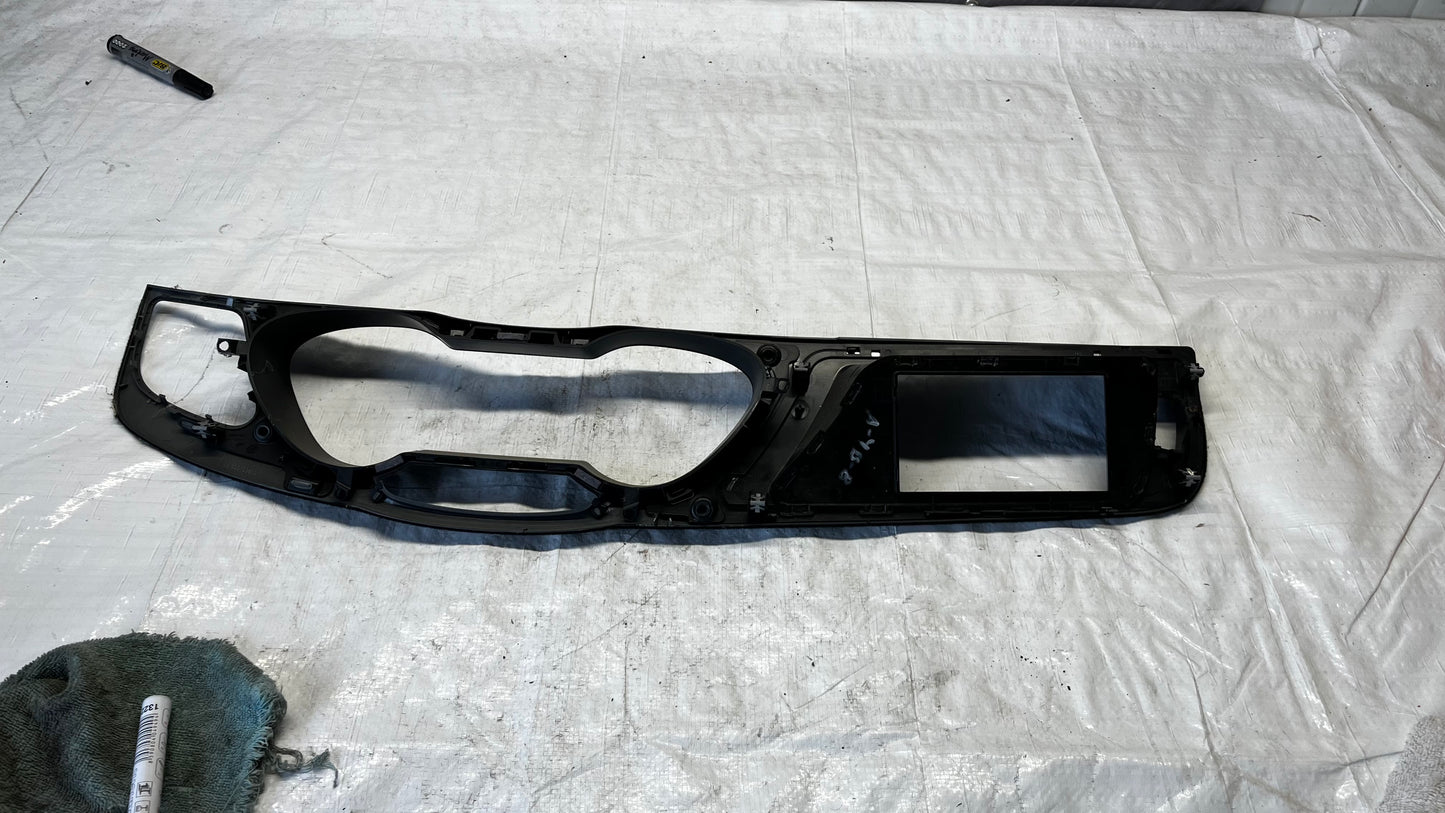 Audi A4 B8 интериорна лайстна