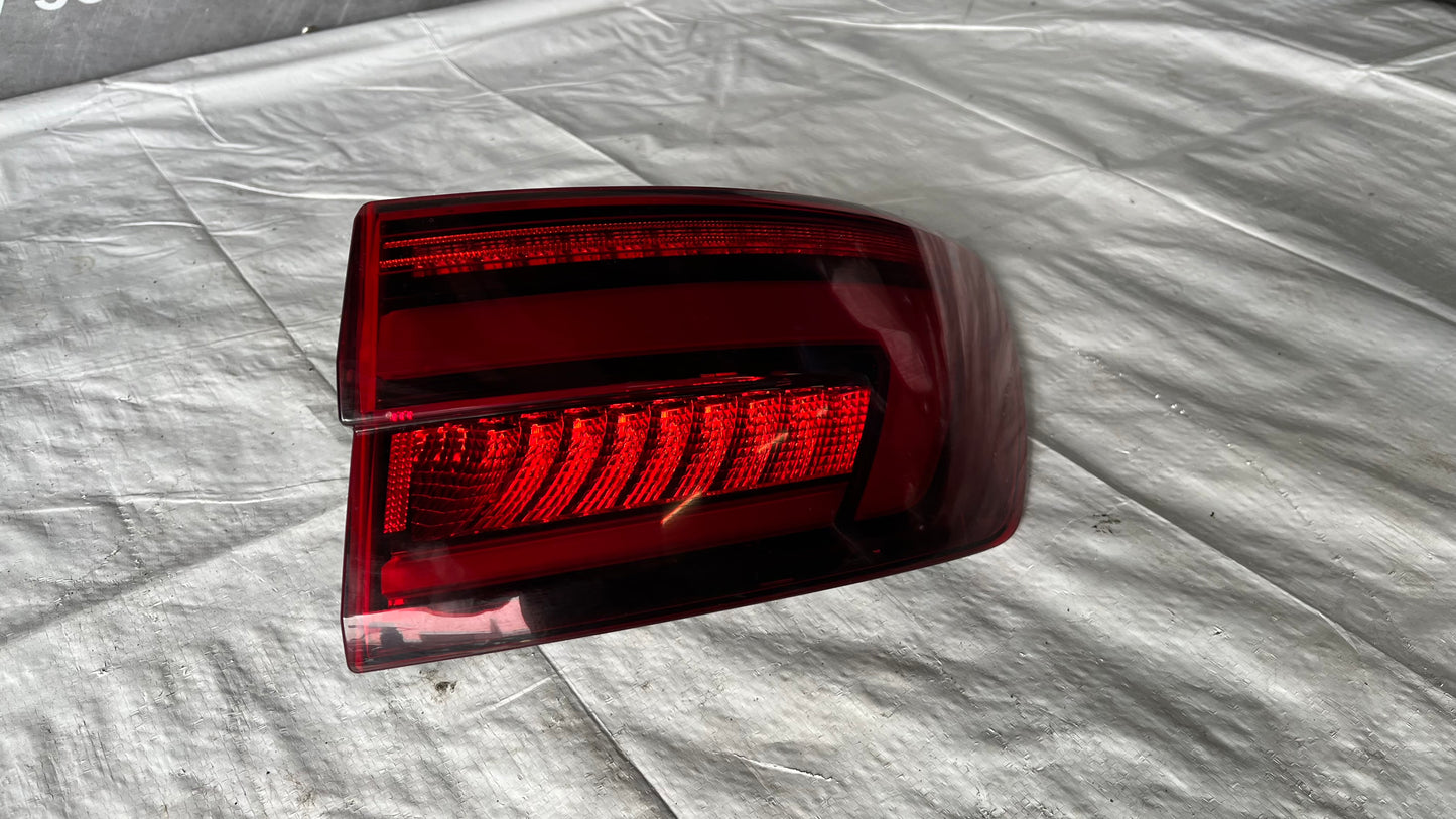 Десен стоп Audi A4 8W Avant