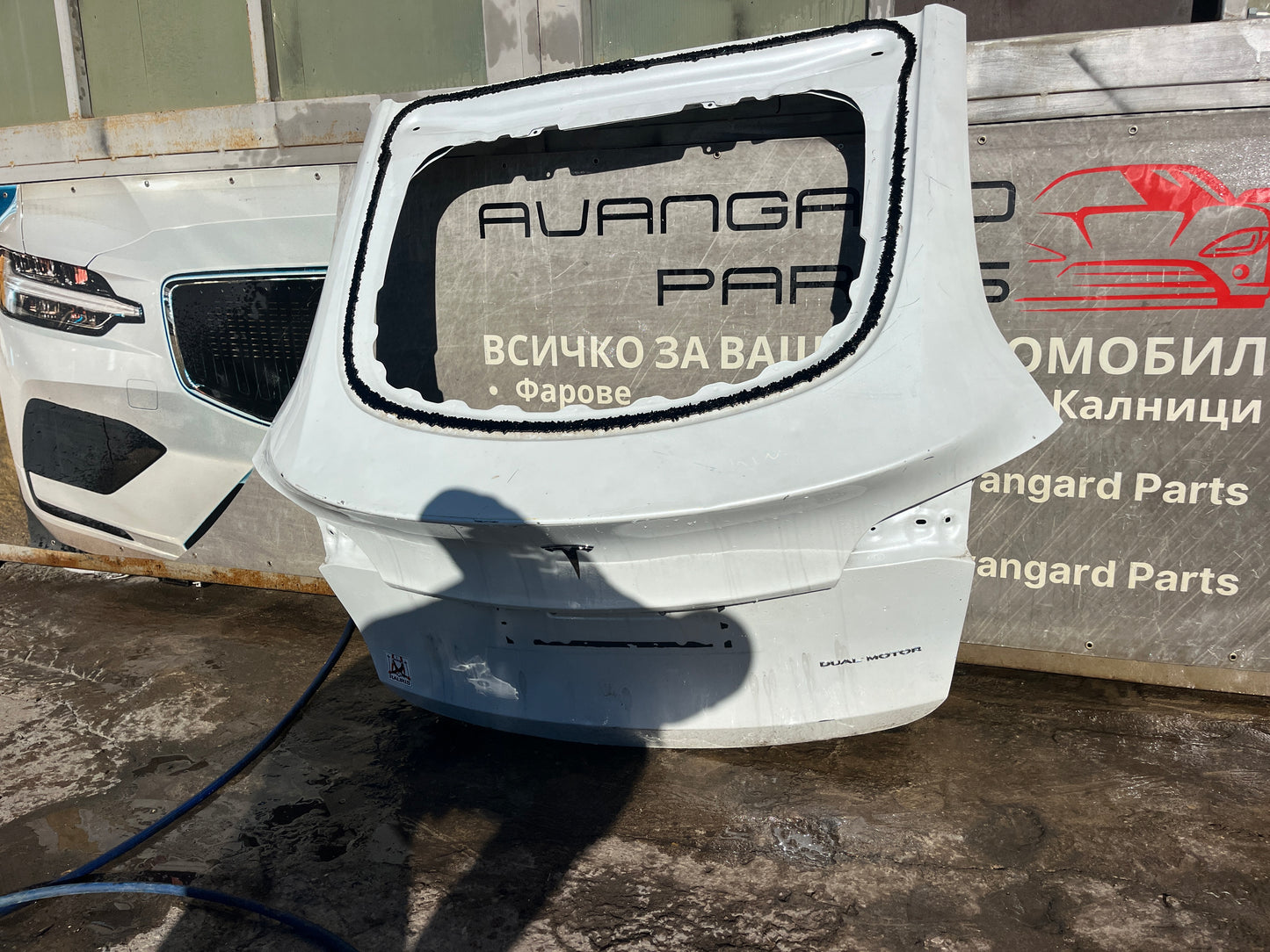 Багажна врата Tesla Y 2020-