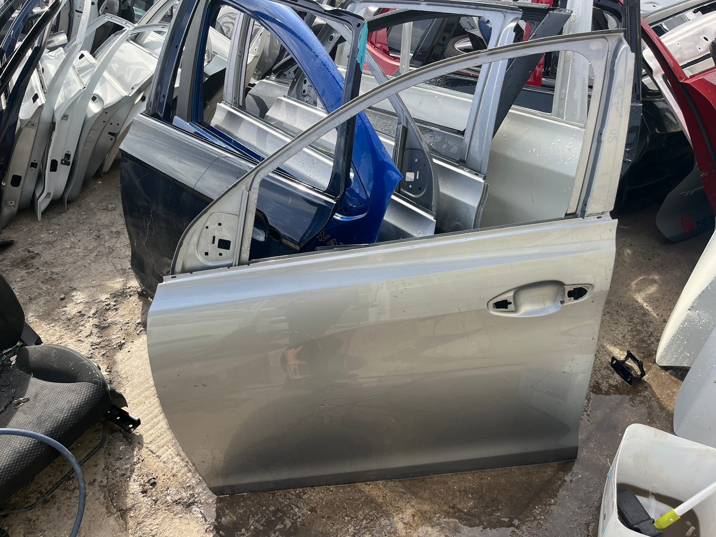 2 броя предна лява и 1 брой дясна врата Peugeot 308 (2013-2017)