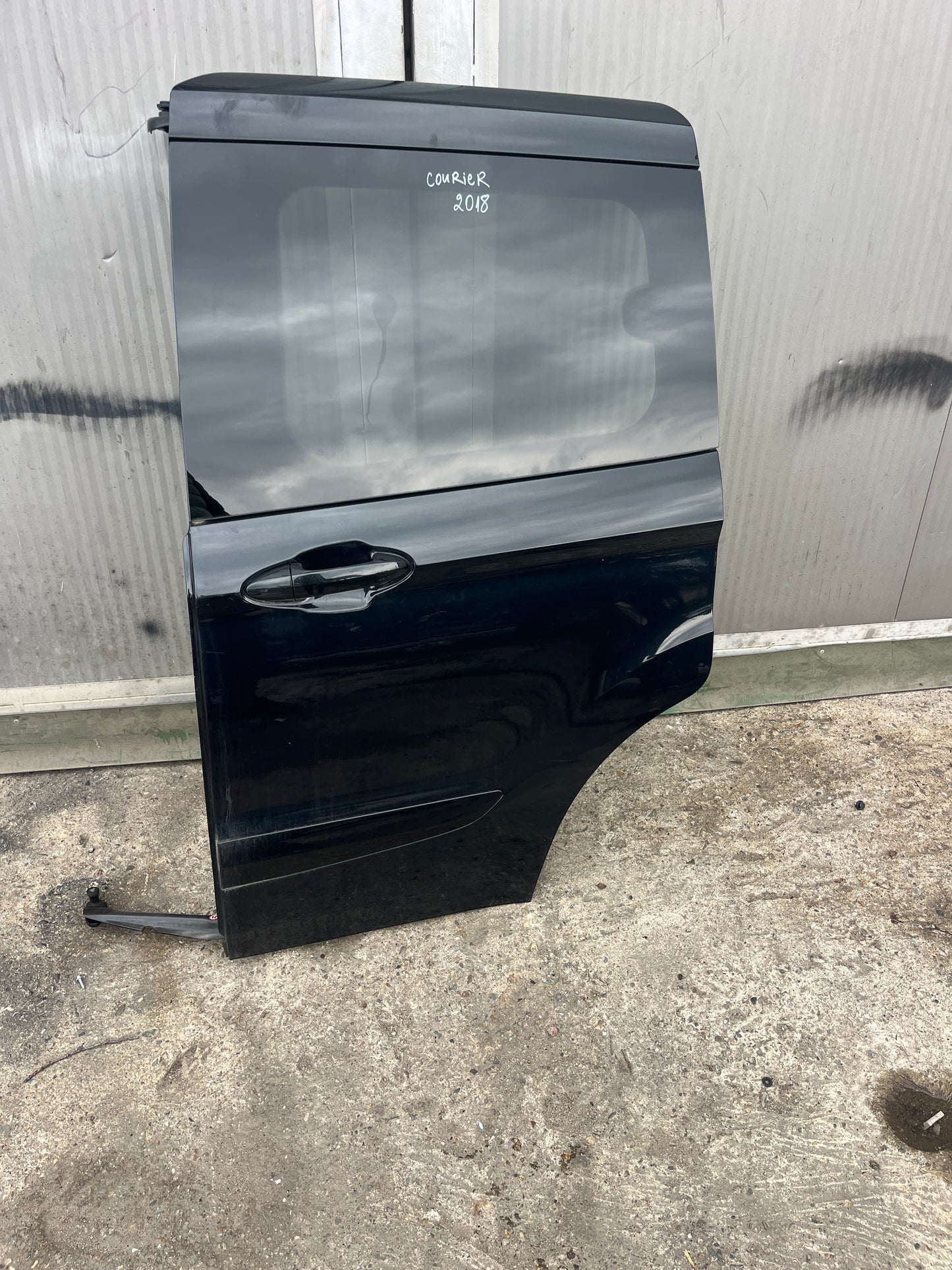 Врата Ford Courier 2018