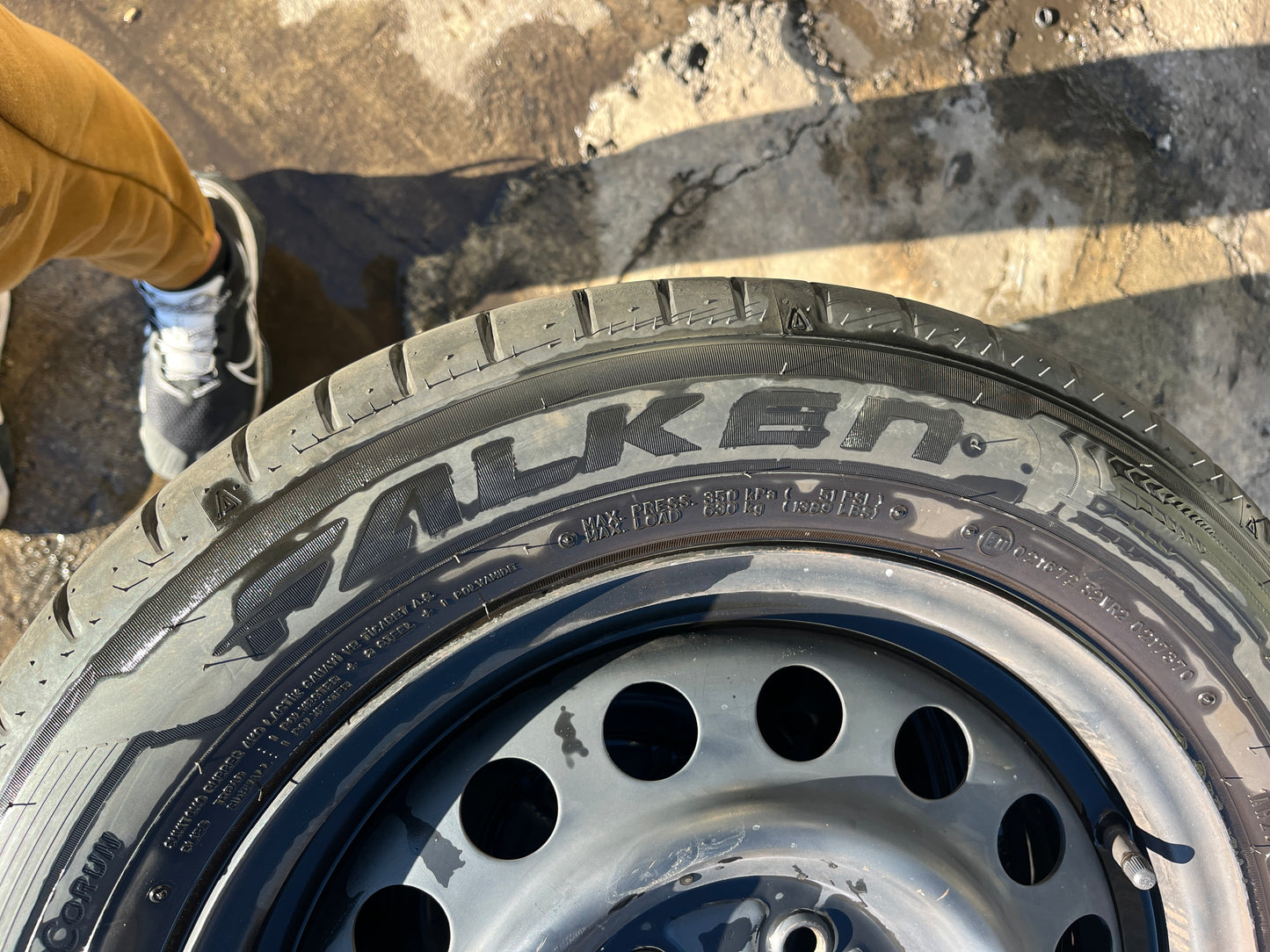 Гуми 205 60 16 Falken