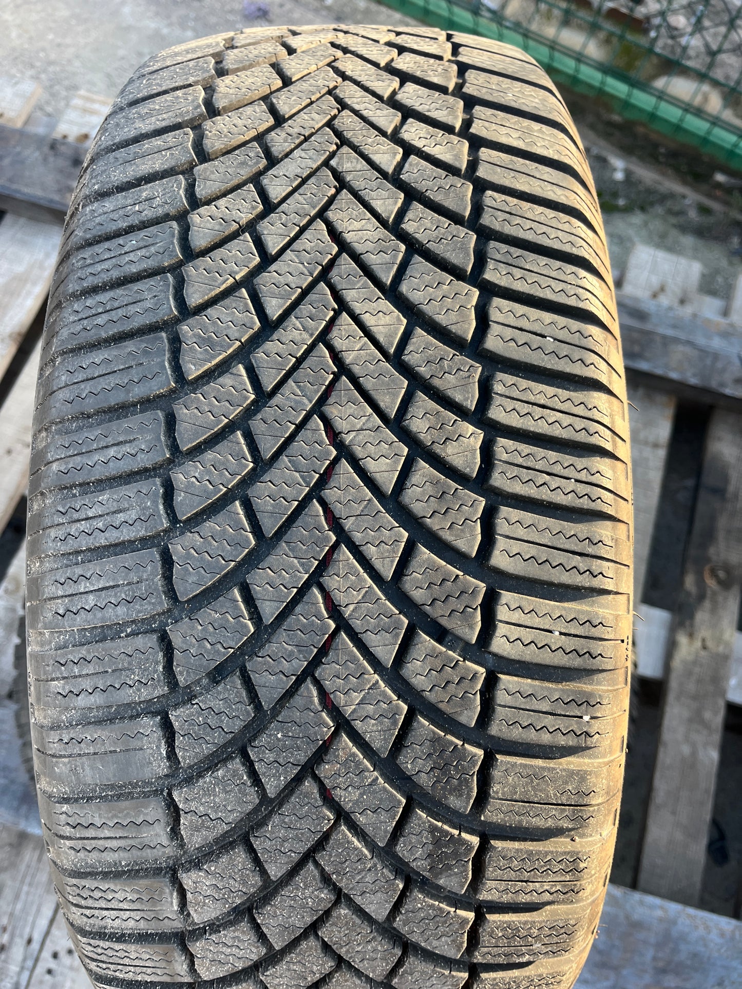 Гуми 225 50 17 Bridgestone