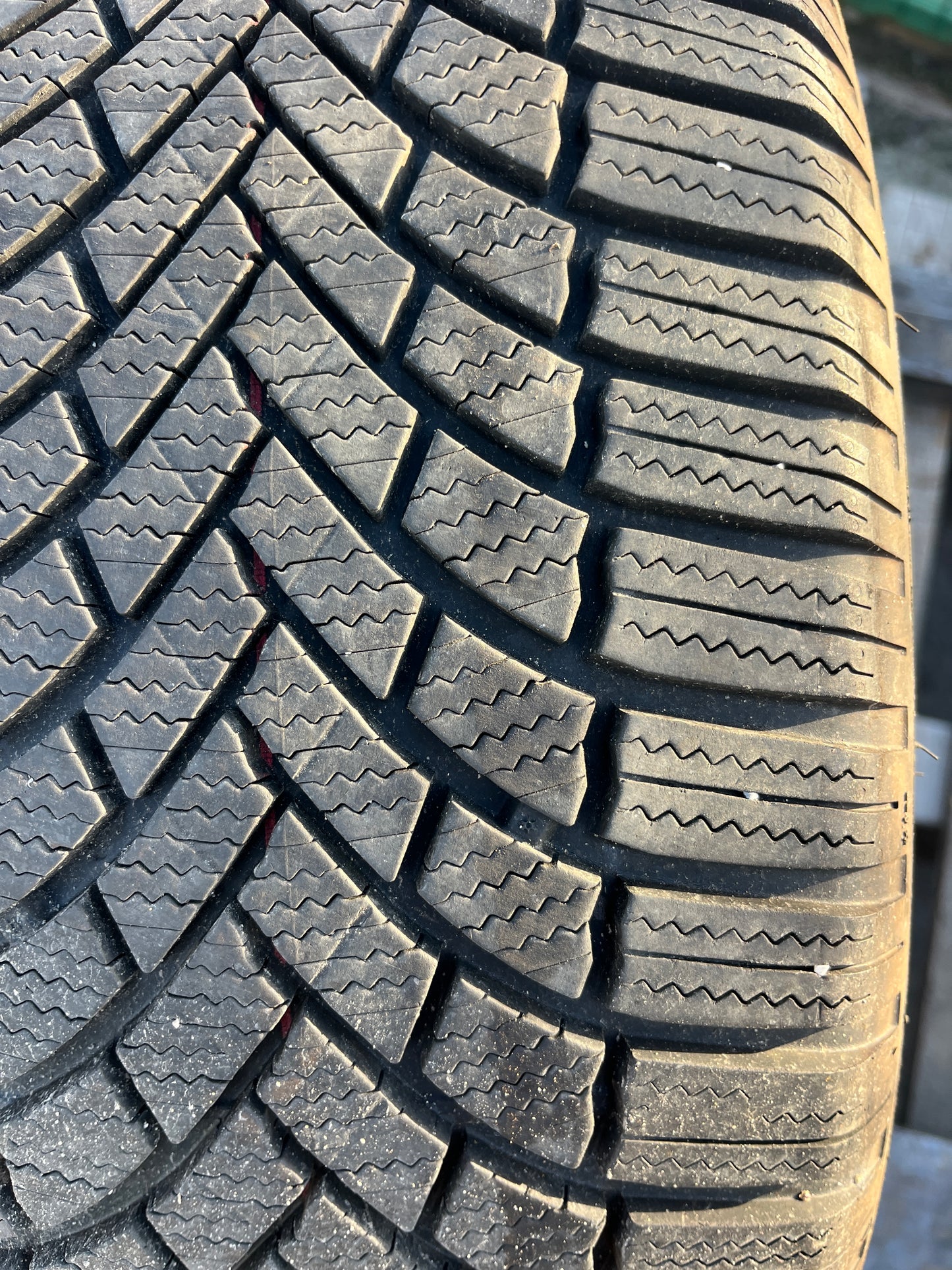 Гуми 225 50 17 Bridgestone