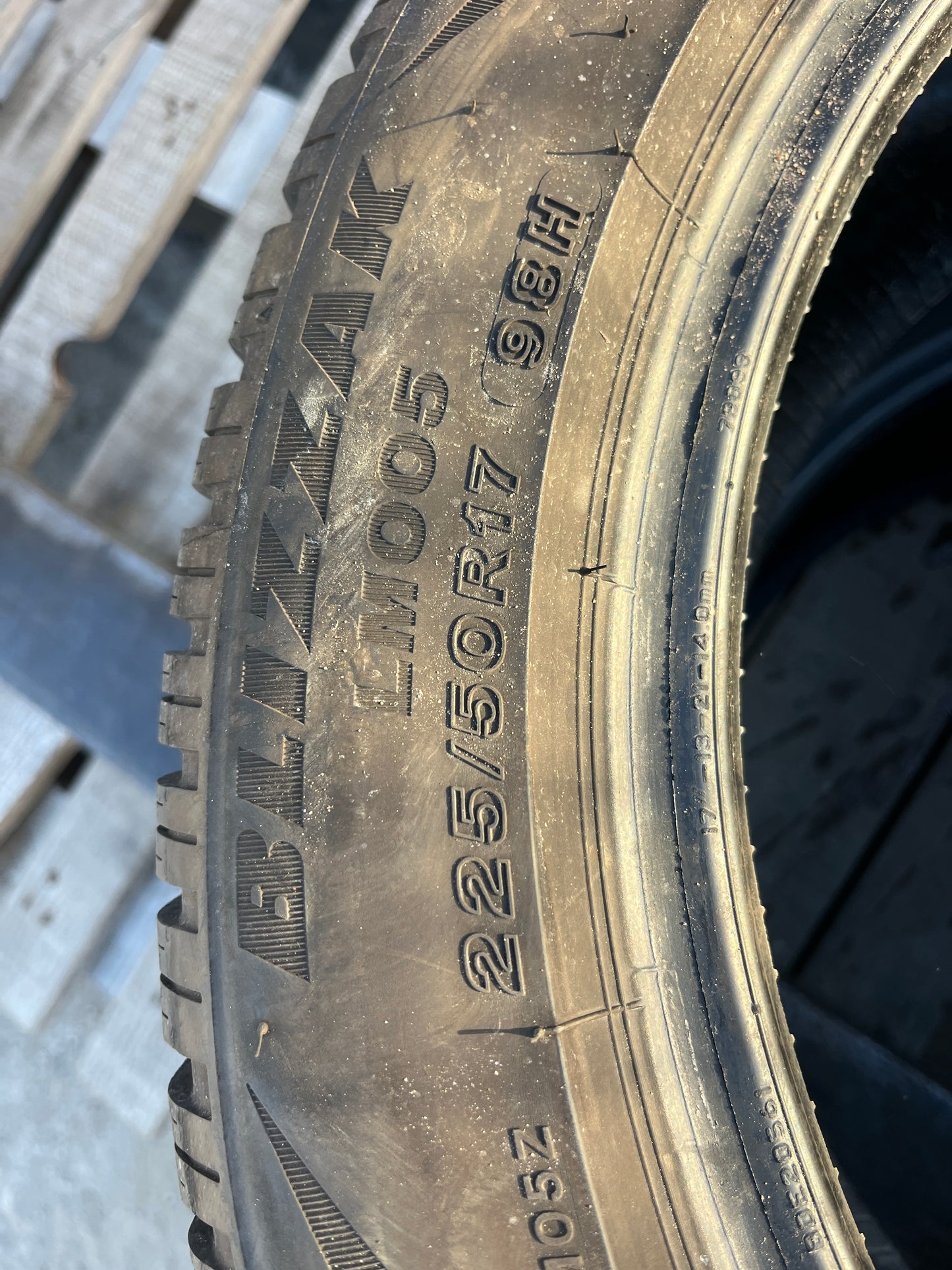 Гуми 225 50 17 Bridgestone