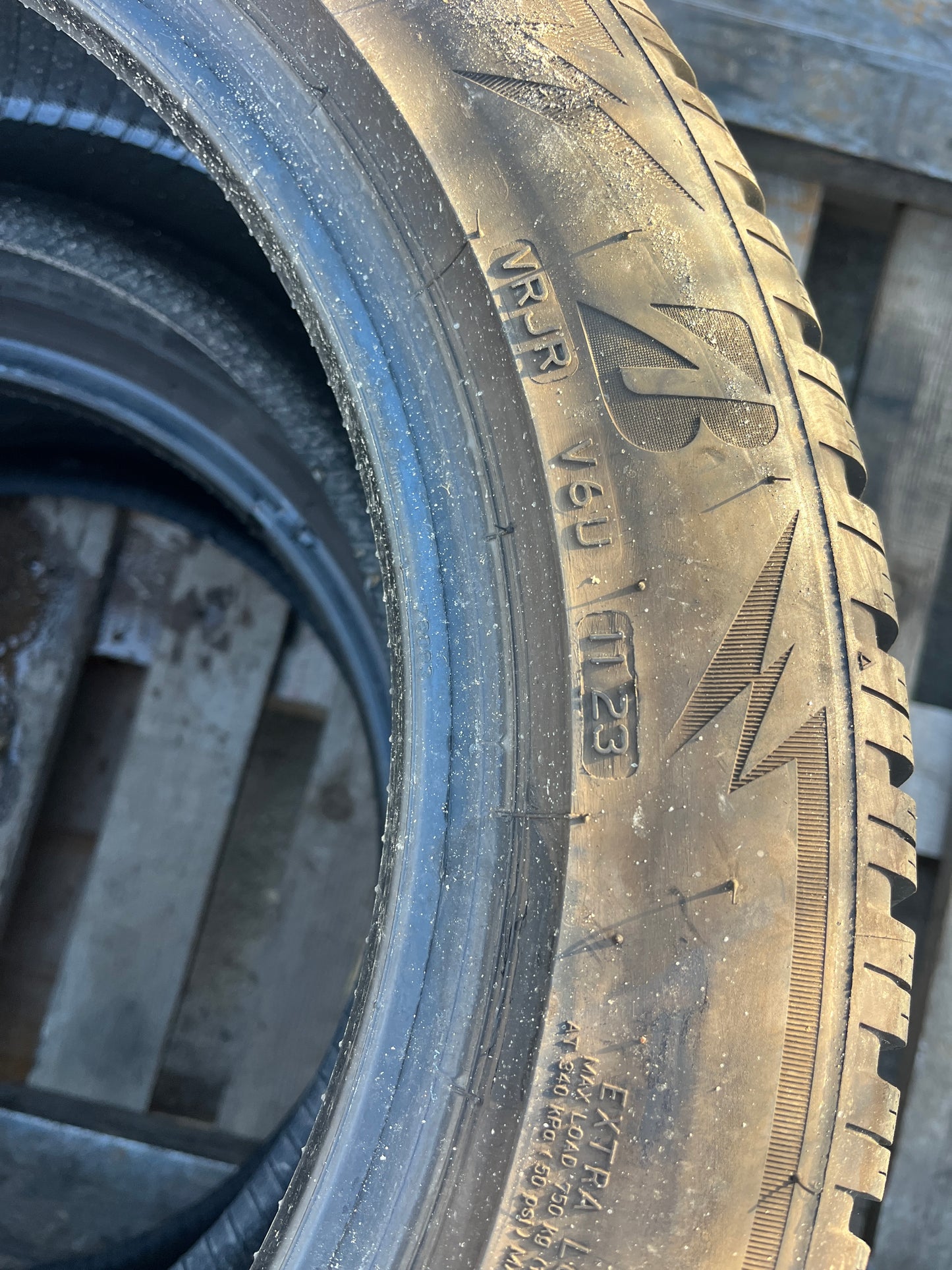 Гуми 225 50 17 Bridgestone