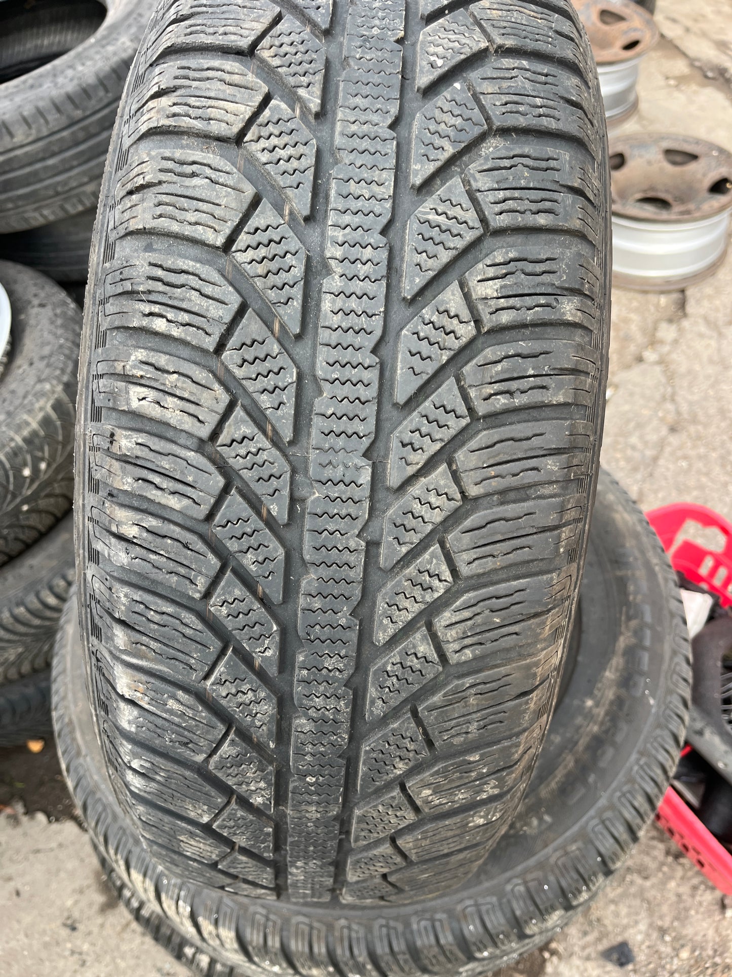 Гуми 215 65 16 Semperit