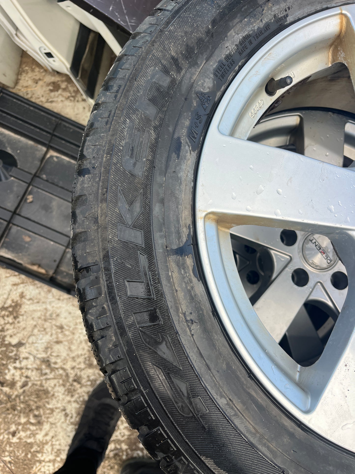 Гуми 215 65 17 Falken