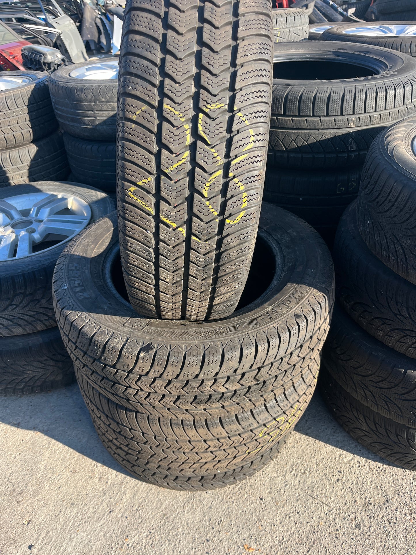 4 броя бусови гуми 215 65 16 C.Добро състояние!7 мм грайфер.2018г.
www.avangardparts.com