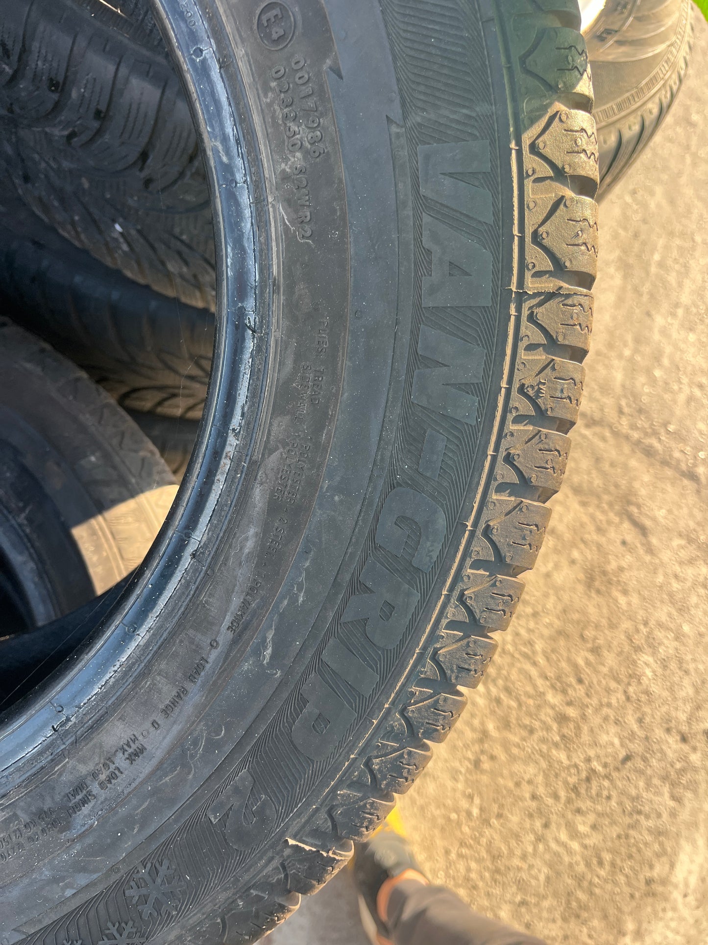 4 броя бусови гуми 215 65 16 C.Добро състояние!7 мм грайфер.2018г.
www.avangardparts.com