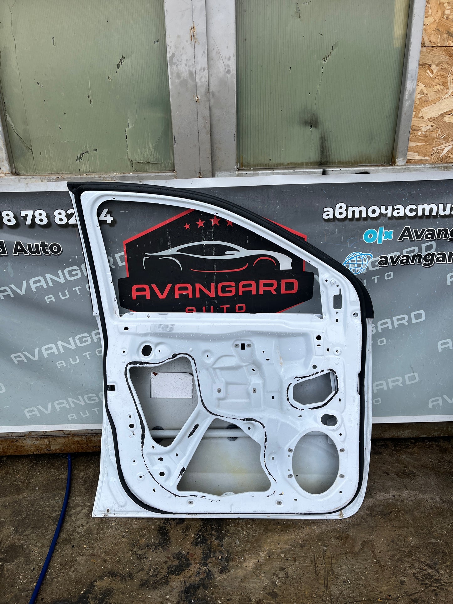 Врата Volkswagen Amarok 22-