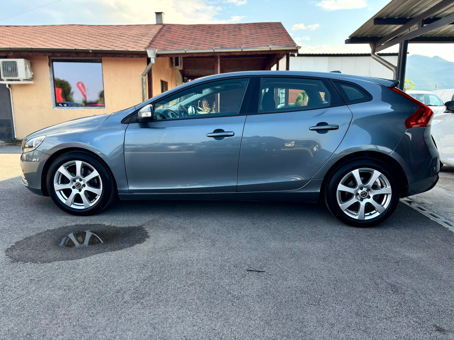 VOLVO V40