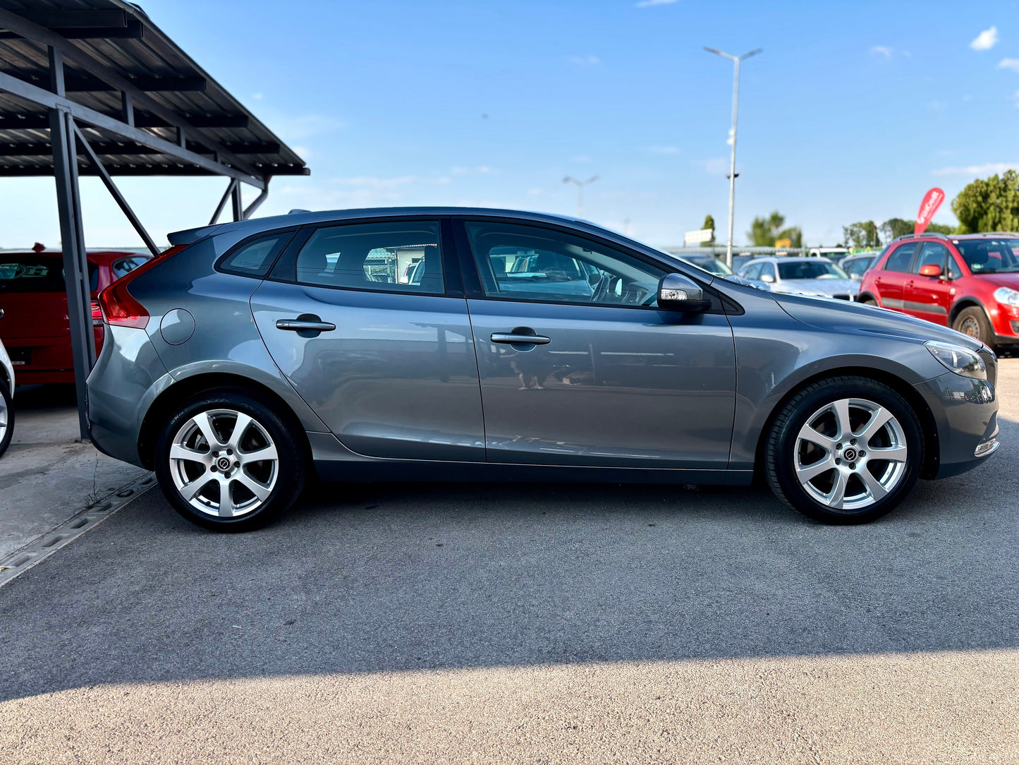 VOLVO V40